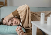 CẢM SỐT PHẢI KIÊNG TẮM? HIỂU ĐÚNG ĐỂ CHĂM SÓC CƠ THỂ KHI ĐANG SỐT