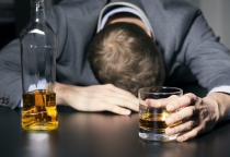Say rượu nên truyền nước? Hiểu đúng trước khi nghĩ đến “truyền cho nhanh tỉnh”