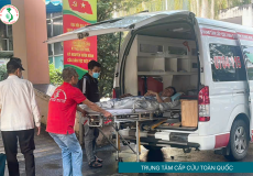 Chuyển viện bằng xe cấp cứu